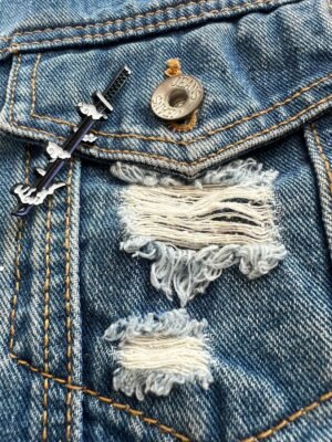 WhatsApp Image 2024-10-19 at 16.40.37-2 Pin esmaltado KATANA