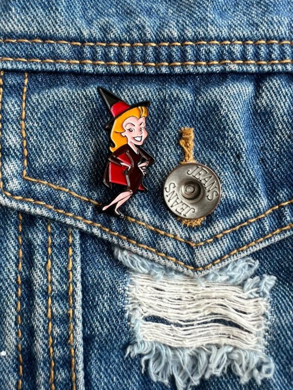 Pin esmaltado de Brujita