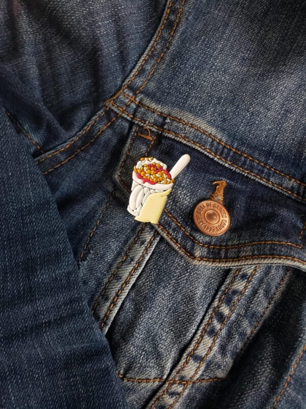 Pin esmaltado de esquites