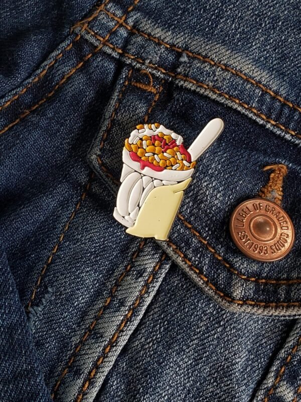 Pin esmaltado de esquites